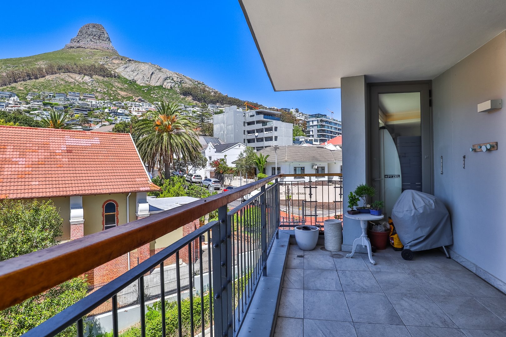 1 Bedroom Property for Sale in Sea Point Western Cape